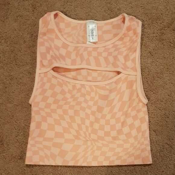 Nikibiki Tops - 🥀NWT Nikibiki Pink Checkered Stretchy Basic Keyhole Tank (One Size)🥀